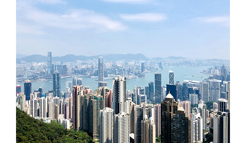 在太平山頂，香港全貌盡收眼底。