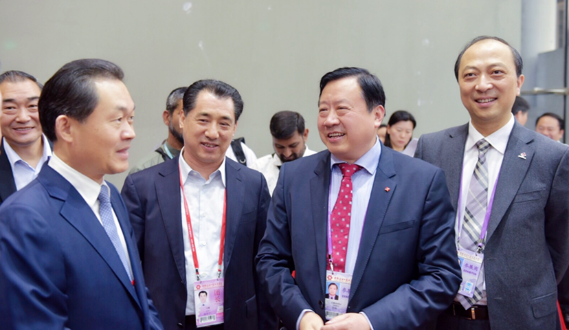 2017年4月，安徽省人民政府張曙光副省長(zhǎng)一行視察了公司第121屆廣交會(huì)展位
